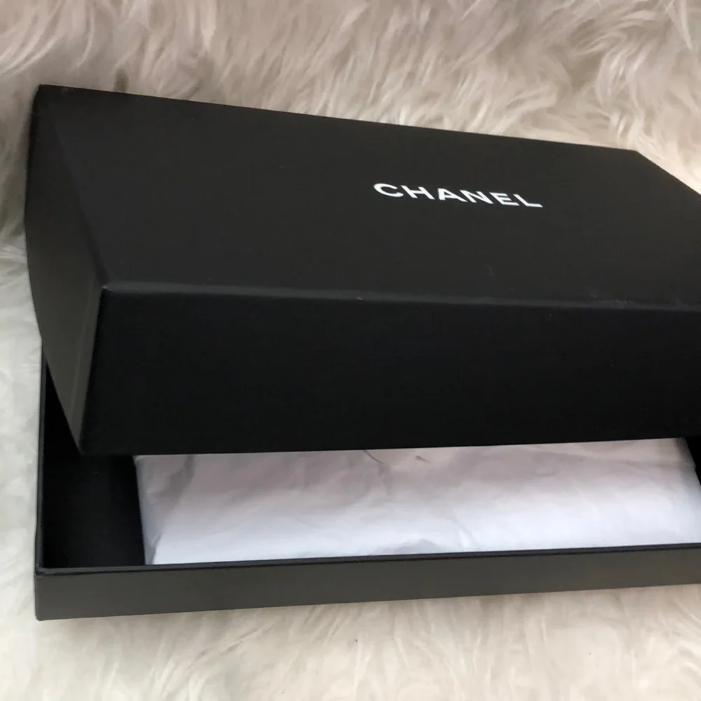 🆕 CHANEL Designer Box & Ribbon - Picture 4 of 9